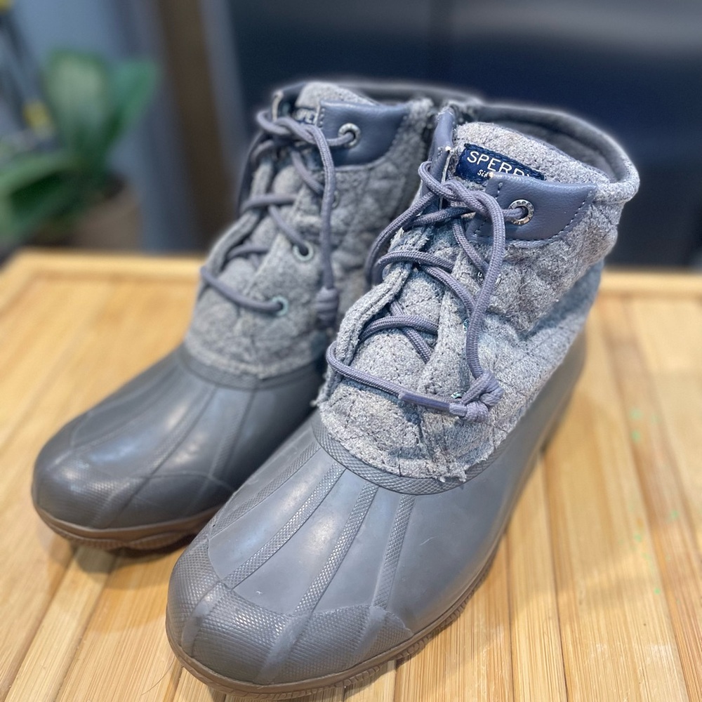 SPEERY DUCK BOOTS quilted gray canvas and rubber Women’s size 7